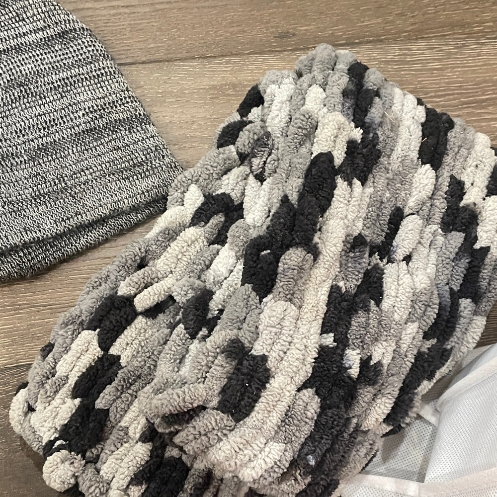 Carhartt Gray Kids Beanie Bundle - Picture 15 of 15